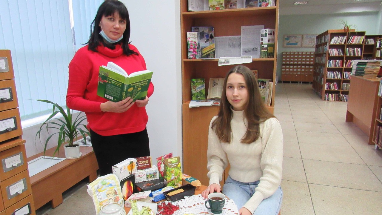 Зігріє тіло чай, а душу – книга